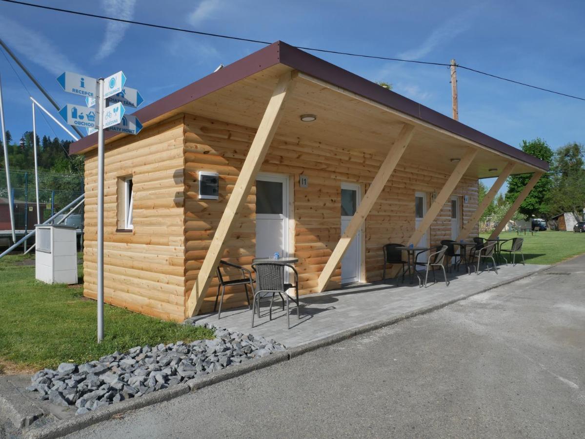 فندق Camping Roznov Rožnov pod Radhoštěm المظهر الخارجي الصورة