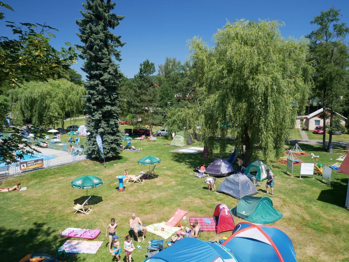 فندق Camping Roznov Rožnov pod Radhoštěm المظهر الخارجي الصورة